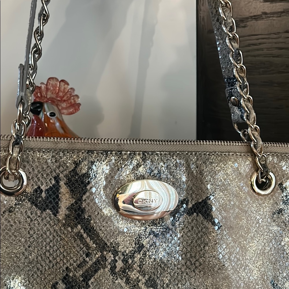 Elegant DKNY Black & Gold Snakeskin Patterned Women's tote bag! - Picture 4 of 13